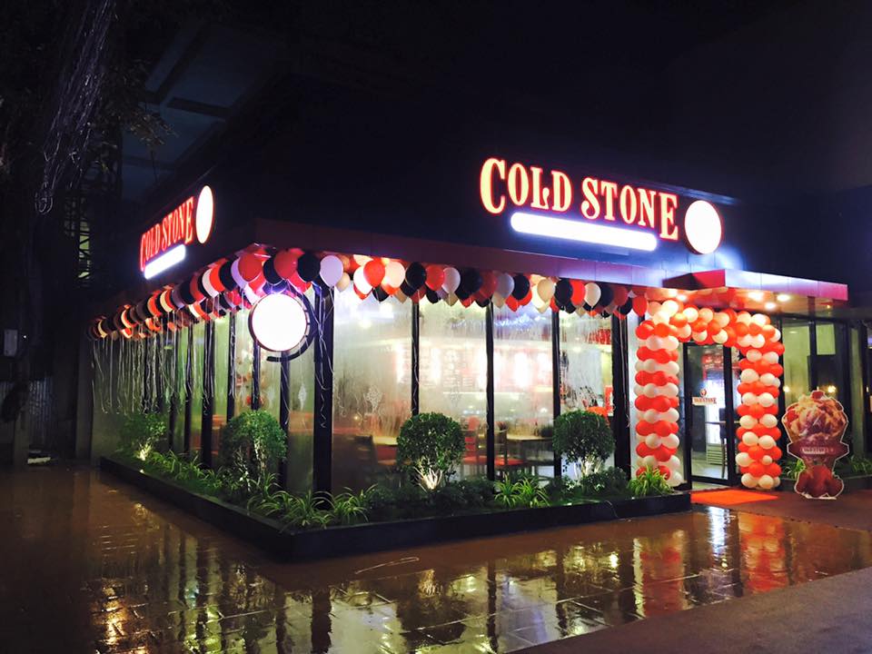 Exterior of Cold Stone Creamery in Cambodia at night.