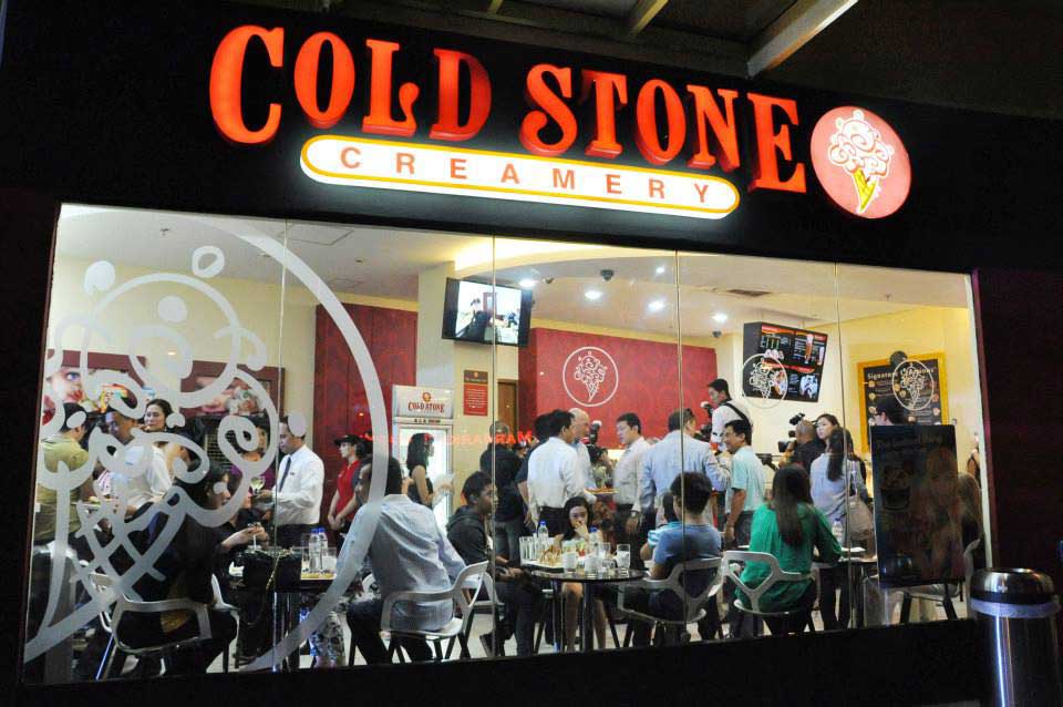 Exterior of Cold Stone Creamery in the Philippines at night .