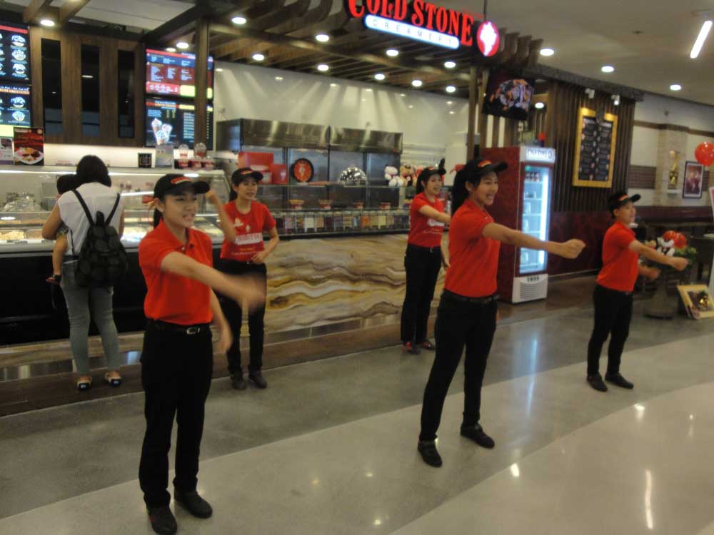 Cold Stone Creamery employees in Thailand.